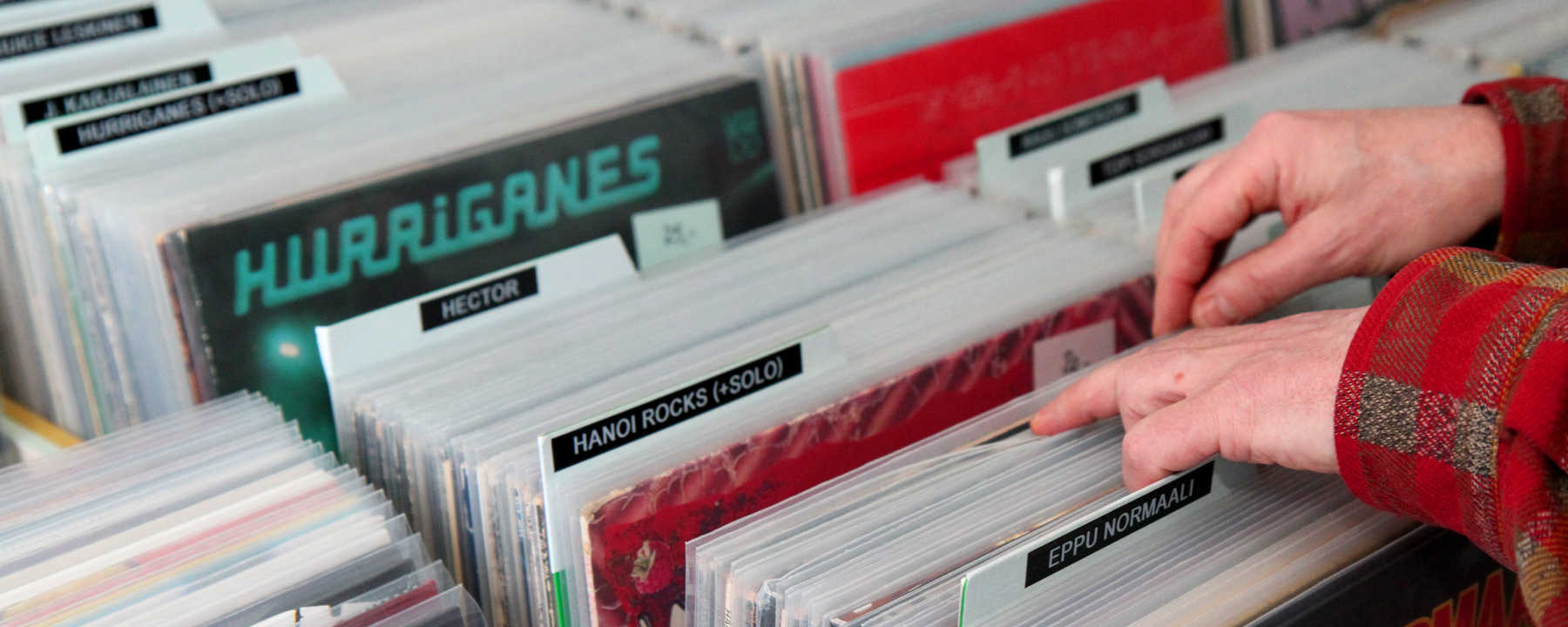 Popdivari Vuoromies vinyylilevyjen valikoimaa